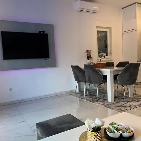 Villa River Luxury House
